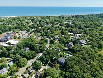 $949,000 | 30 South South Dewey Place, Montauk, NY 11954