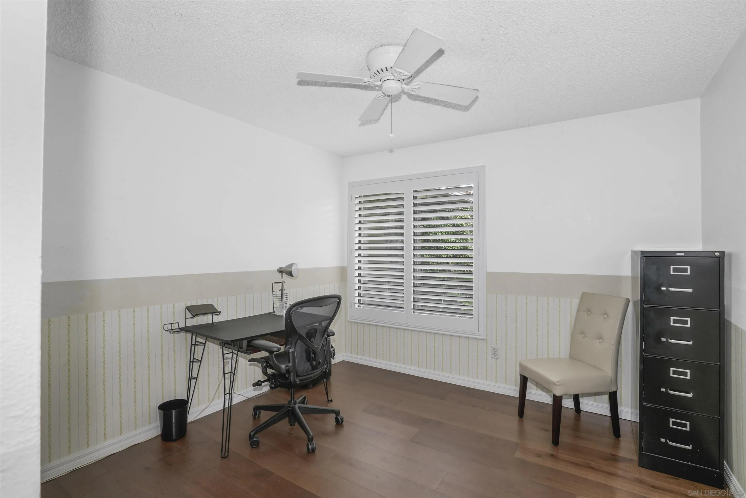 4660 Lofty Grove Drive Oceanside, CA 92056 - Photo 18 of 22 a workspace with furniture and a window