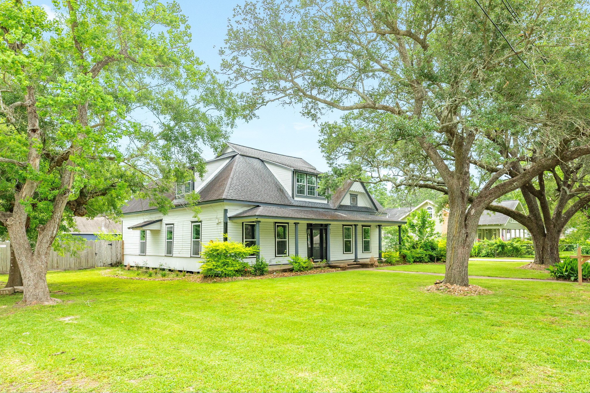 336 North Rockisland Street Angleton, TX 77515 - Photo 7 of 32