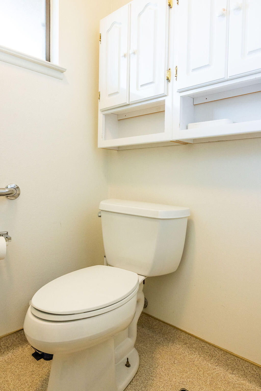 812 West Vicki Avenue Ridgecrest, CA 93555 - Photo 14 of 68 a bathroom with a toilet and a sink