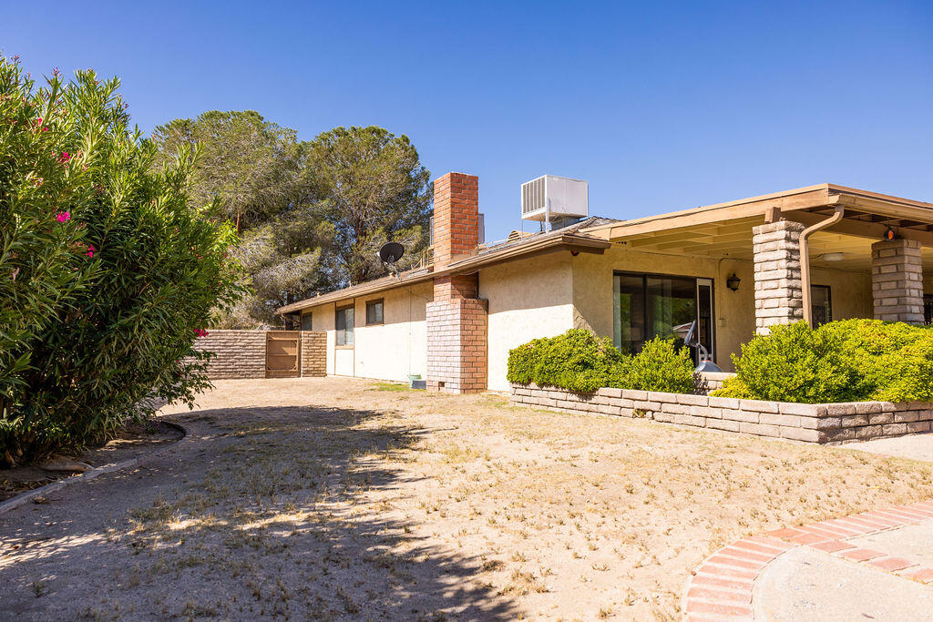 812 West Vicki Avenue Ridgecrest, CA 93555 - Photo 9 of 68 a front view of a house with a yard