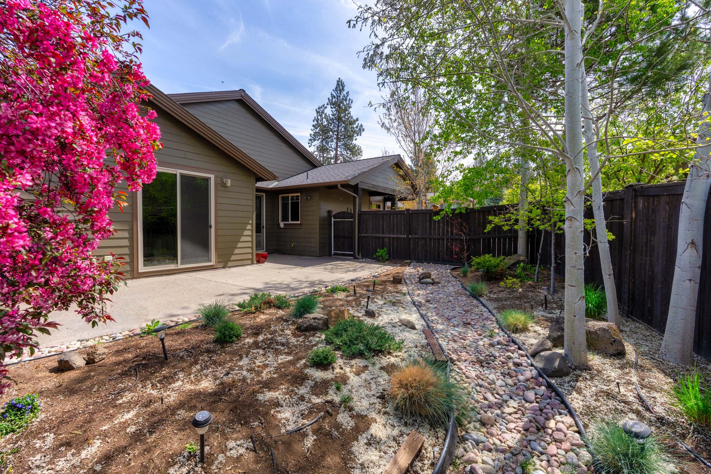 60275 Addie Triplett Loop Bend, OR 97702 - Photo 28 of 34 Backyard