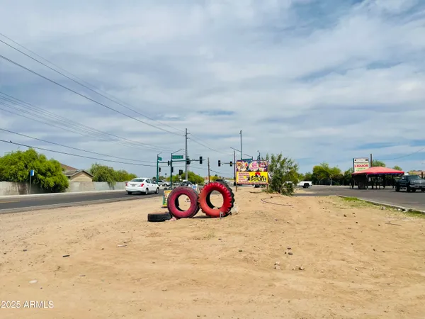 $950,000 | 3927 West Southern Avenue, Phoenix, AZ 85041