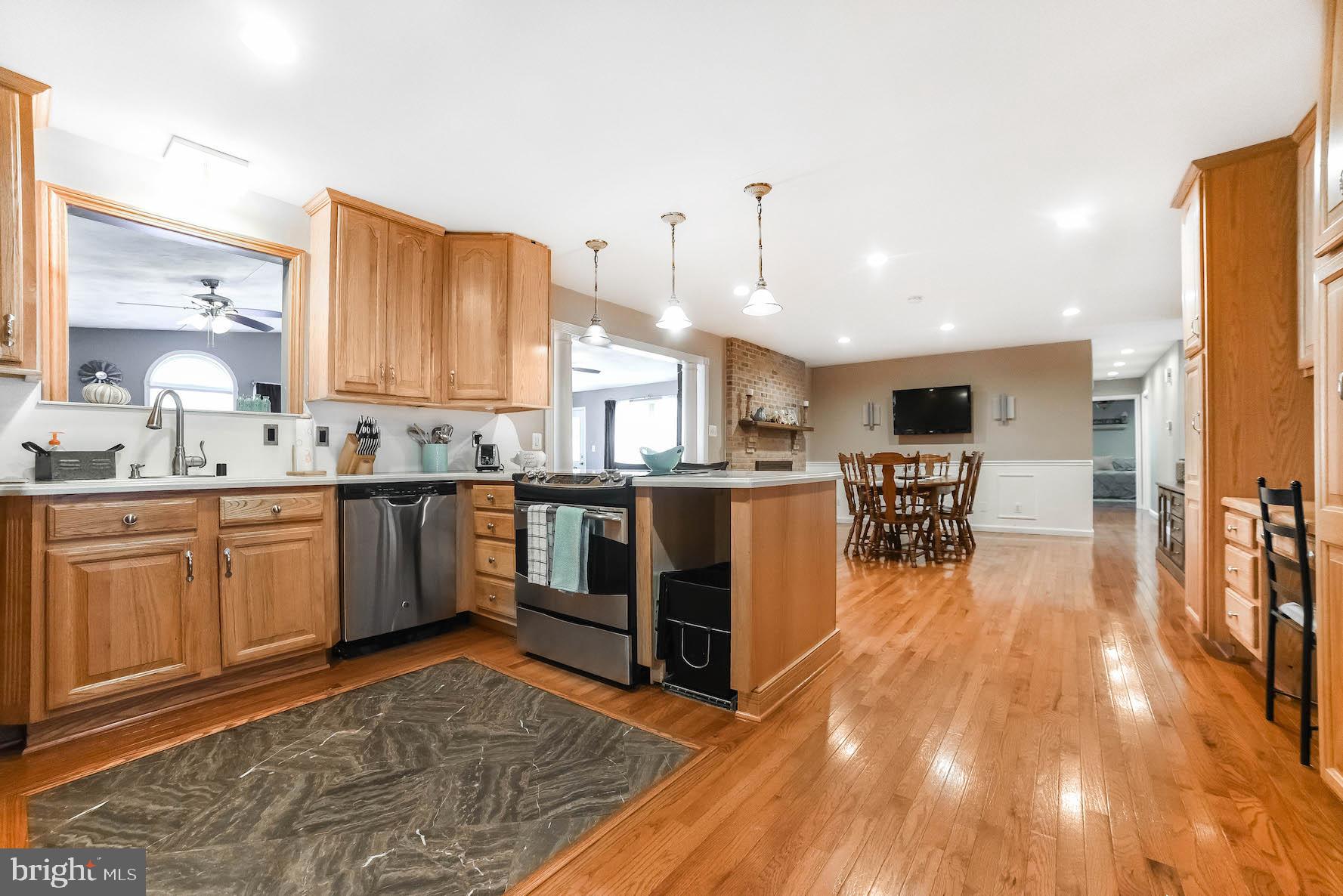 16200 Inheritance Drive Brandywine, MD 20613 - Photo 3 of 30 Kitchen w/ breakfast nook