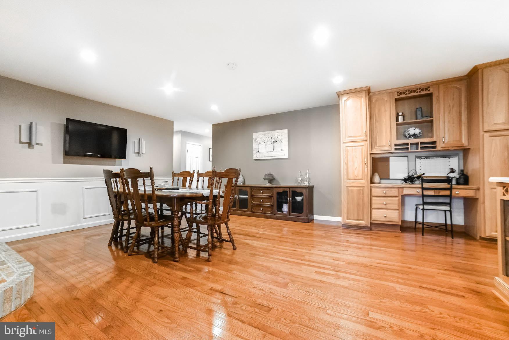 16200 Inheritance Drive Brandywine, MD 20613 - Photo 4 of 30 Kitchen w/ built in desk