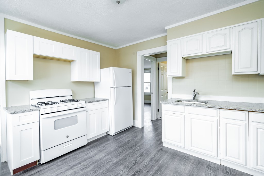 11-15 Braddock Street Springfield, MA 01109 - Photo 18 of 27 Gallery Image 18
