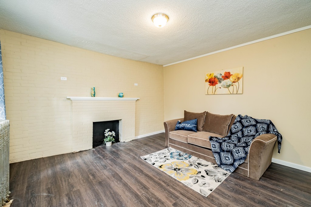 11-15 Braddock Street Springfield, MA 01109 - Photo 3 of 27 Gallery Image 3