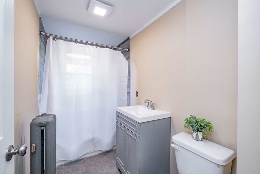 11-15 Braddock Street Springfield, MA 01109 - Photo 10 of 27 Gallery Image 10