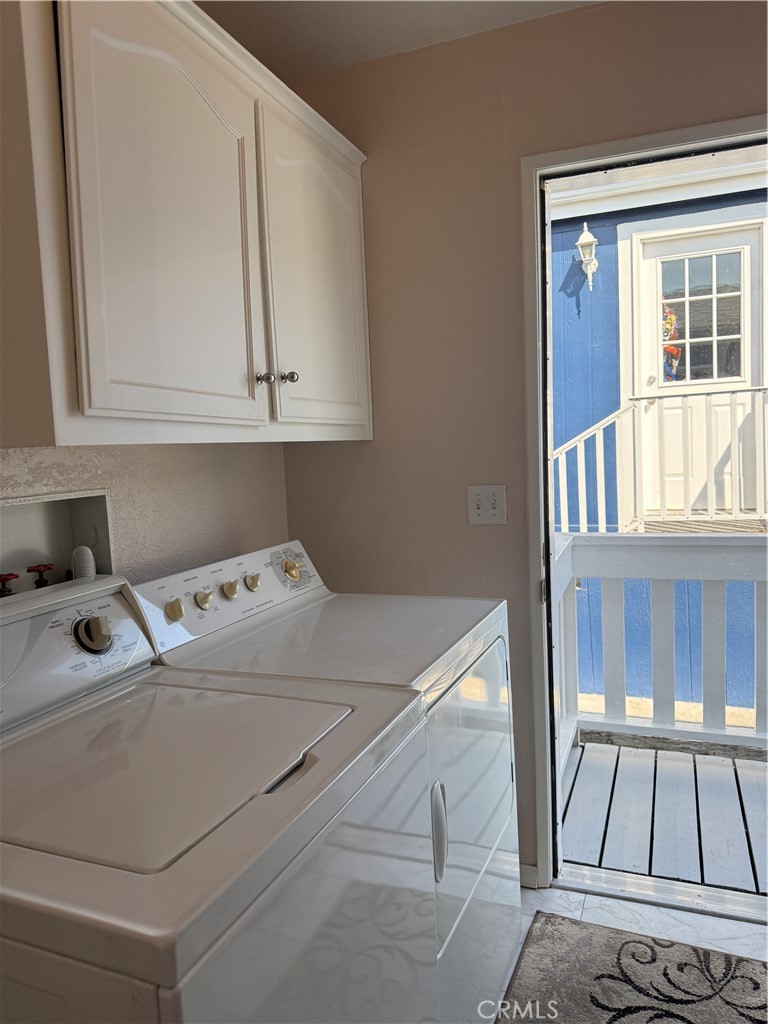 1550 Rory Lane Simi Valley, CA 93063 - Photo 16 of 18 a utility room with dryer and washer