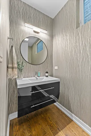 $6,000 | 2437 West Jackson Boulevard, Chicago, IL 60612