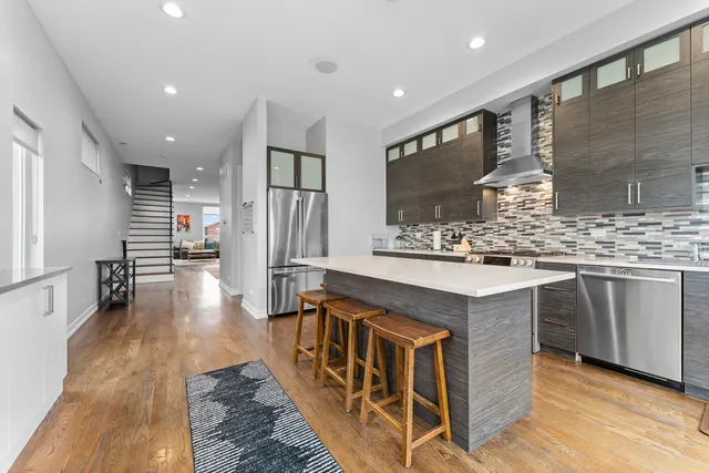 $6,000 | 2437 West Jackson Boulevard, Chicago, IL 60612