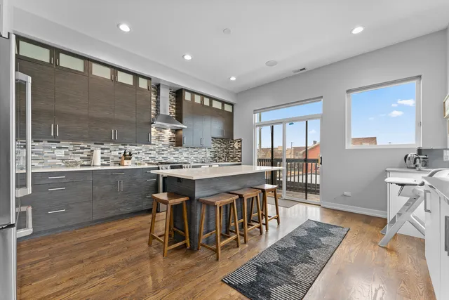 $6,000 | 2437 West Jackson Boulevard, Chicago, IL 60612