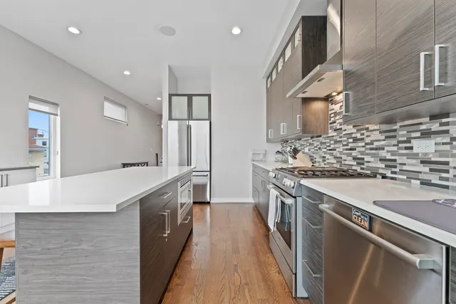 $6,000 | 2437 West Jackson Boulevard, Chicago, IL 60612