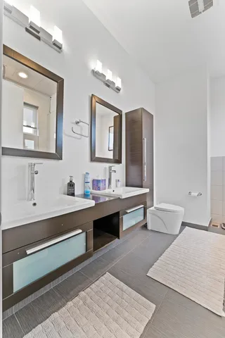 $6,000 | 2437 West Jackson Boulevard, Chicago, IL 60612