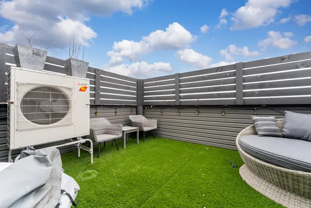 $6,000 | 2437 West Jackson Boulevard, Chicago, IL 60612