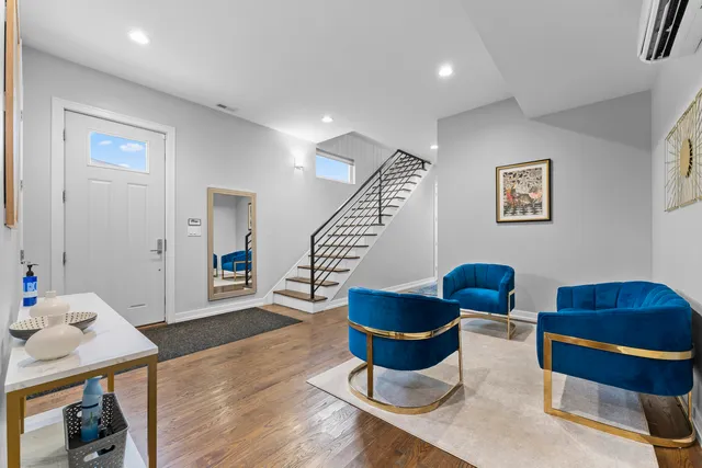 $6,000 | 2437 West Jackson Boulevard, Chicago, IL 60612