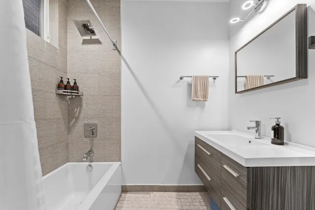 $6,000 | 2437 West Jackson Boulevard, Chicago, IL 60612