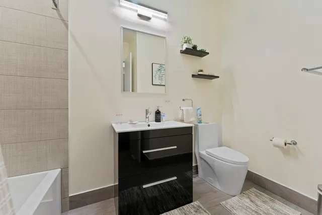 $6,000 | 2437 West Jackson Boulevard, Chicago, IL 60612