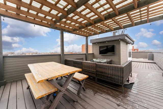 $6,000 | 2437 West Jackson Boulevard, Chicago, IL 60612