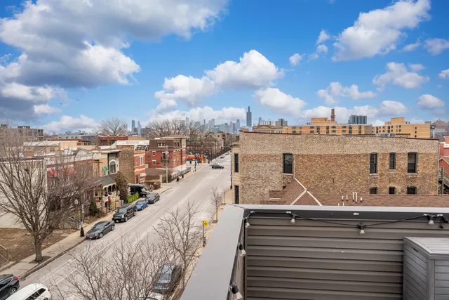 $6,000 | 2437 West Jackson Boulevard, Chicago, IL 60612