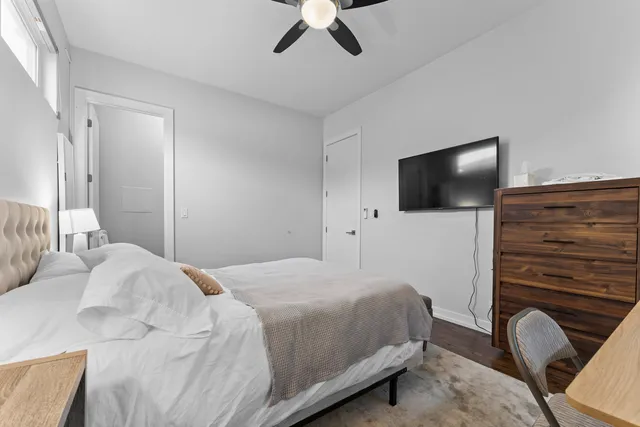 $6,000 | 2437 West Jackson Boulevard, Chicago, IL 60612