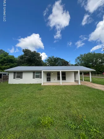 $134,900 | 230 Greenbriar Circle, Holly Springs, MS 38635