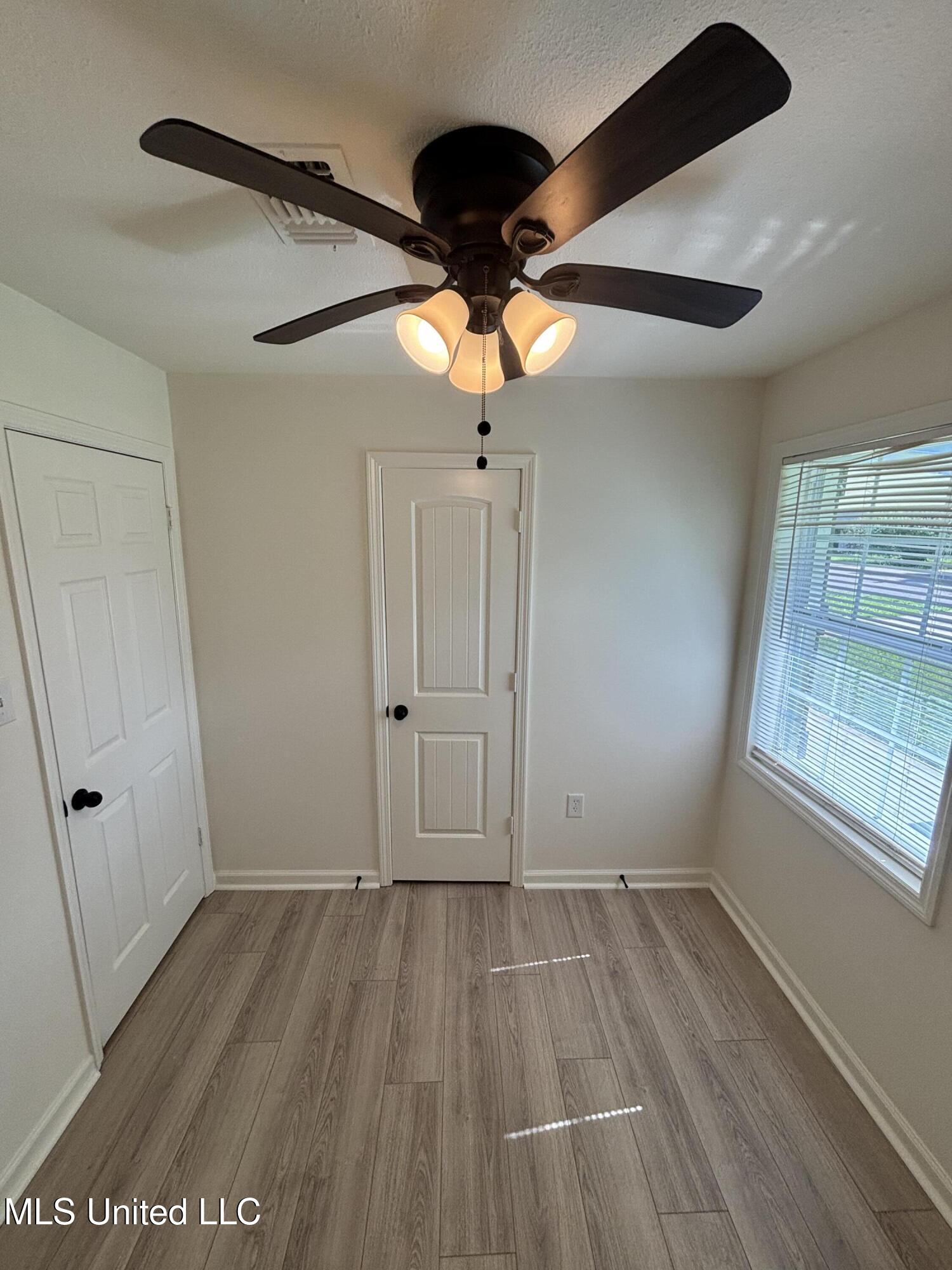 230 Greenbriar Circle Holly Springs, MS 38635 - Photo 14 of 21 Photo May 13 2025, 3 58 39 PM