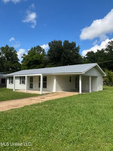 $134,900 | 230 Greenbriar Circle, Holly Springs, MS 38635