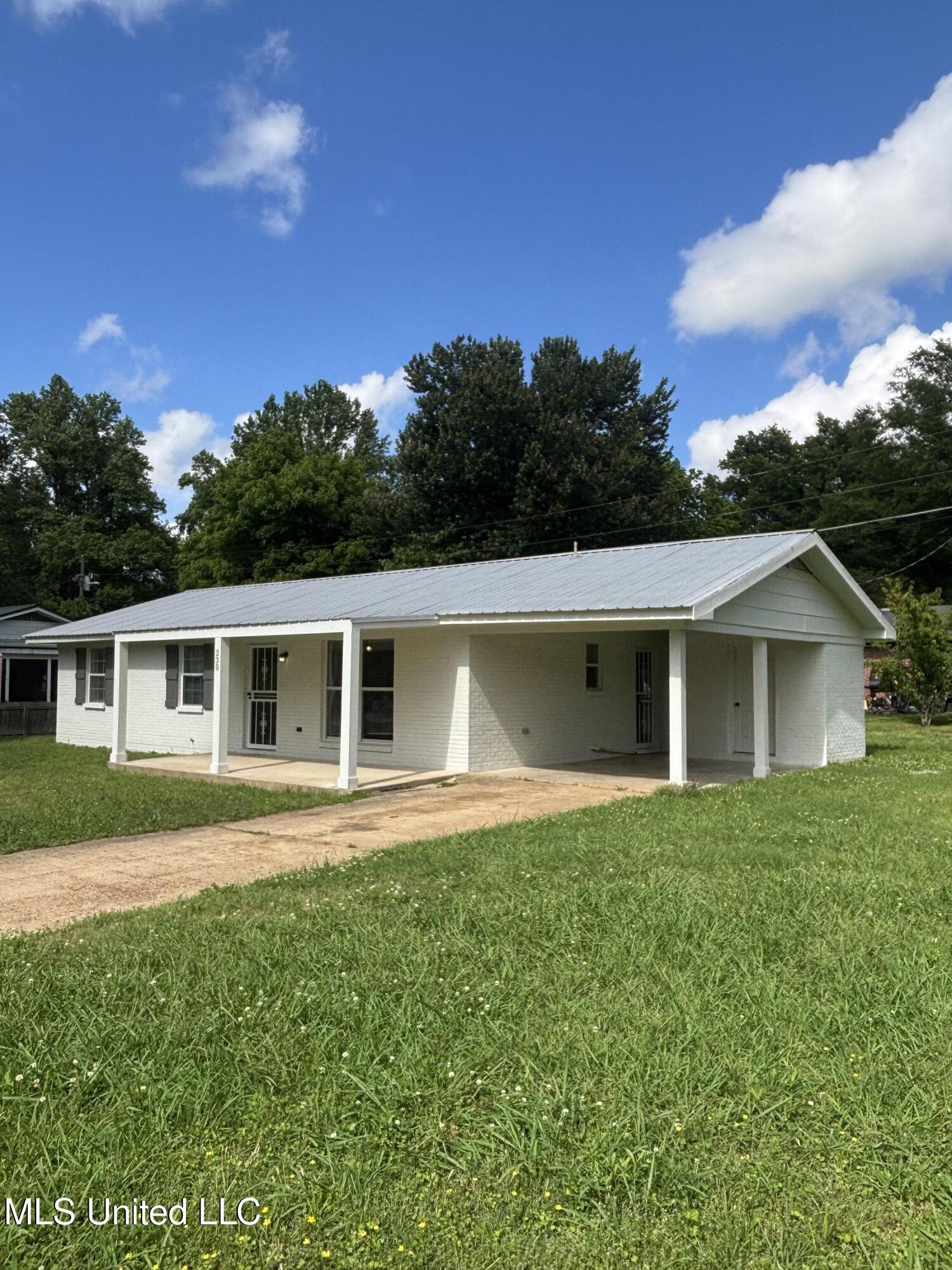 230 Greenbriar Circle Holly Springs, MS 38635 - Photo 2 of 21 Photo May 13 2025, 3 51 19 PM