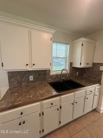 $134,900 | 230 Greenbriar Circle, Holly Springs, MS 38635