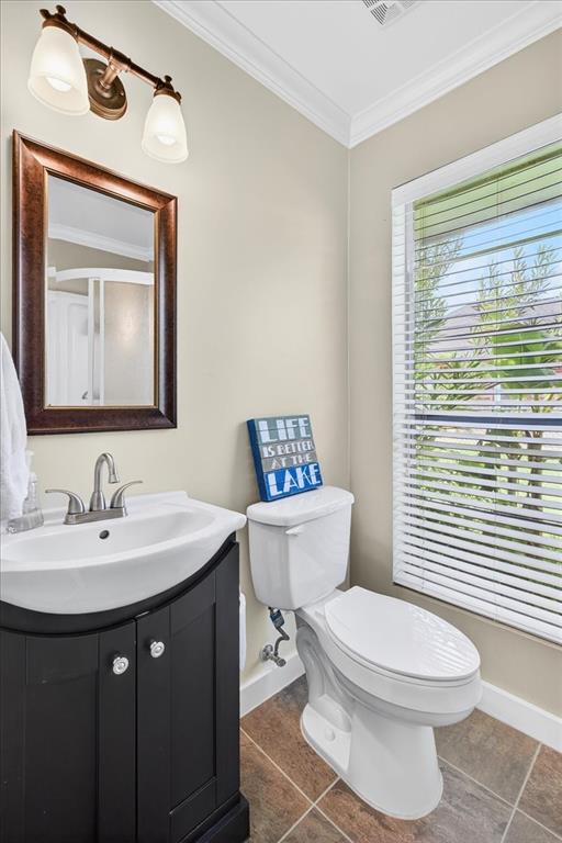 114 Baker B Ranch Road Trinidad, TX 75163 - Photo 19 of 32 a bathroom with a toilet a sink and a mirror