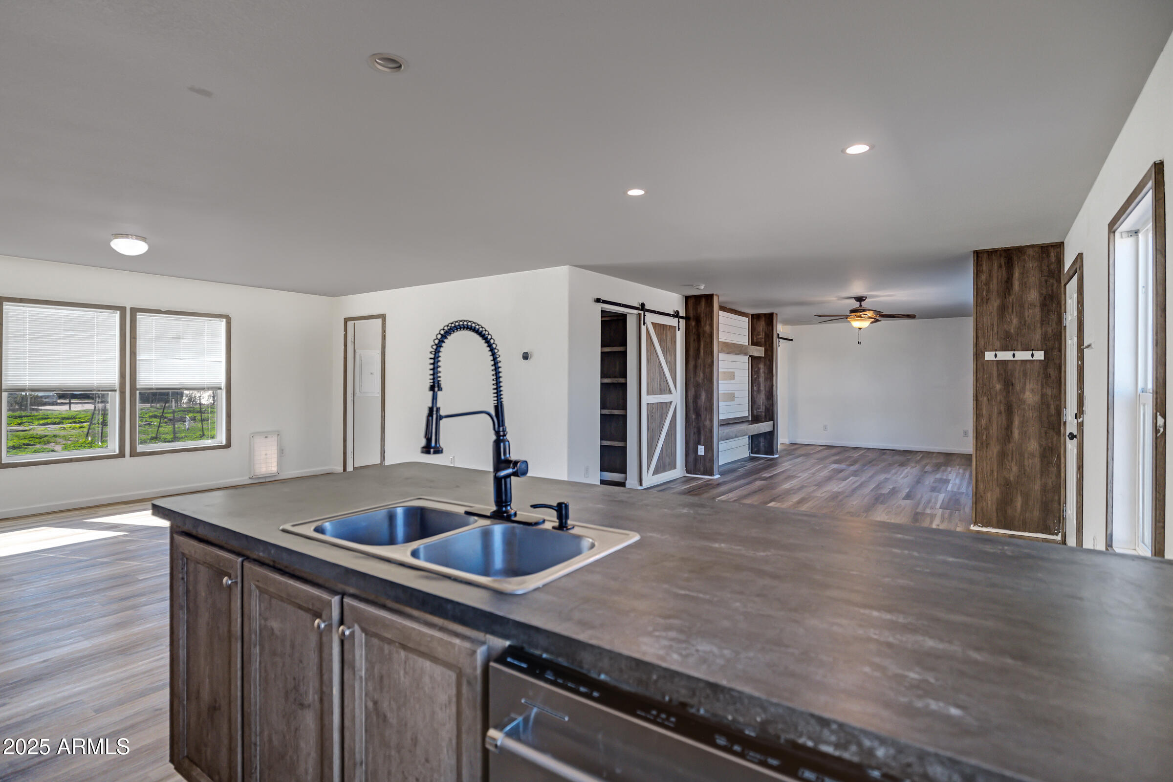 11341 East 6th Avenue Apache Junction, AZ 85120 - Photo 13 of 37 11341 E 6th Ave-15