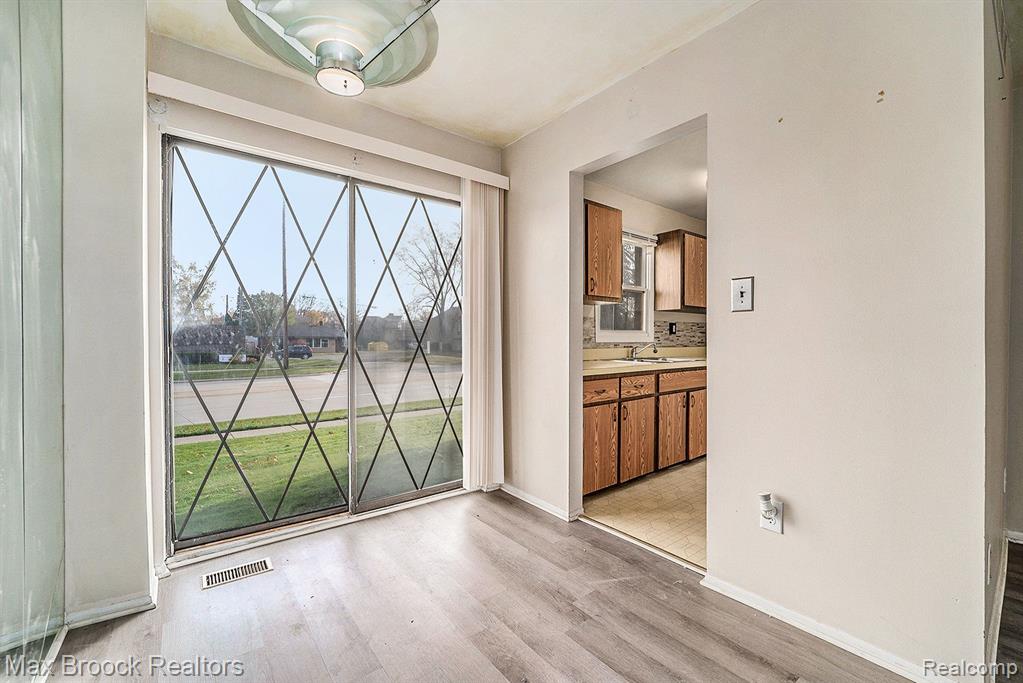 5005 Crooks Road, Unit 38 Royal Oak, MI 48073 - Photo 5 of 17