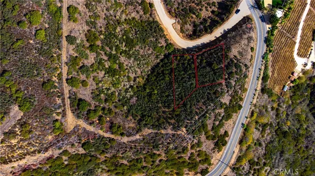 a view of an outdoor space