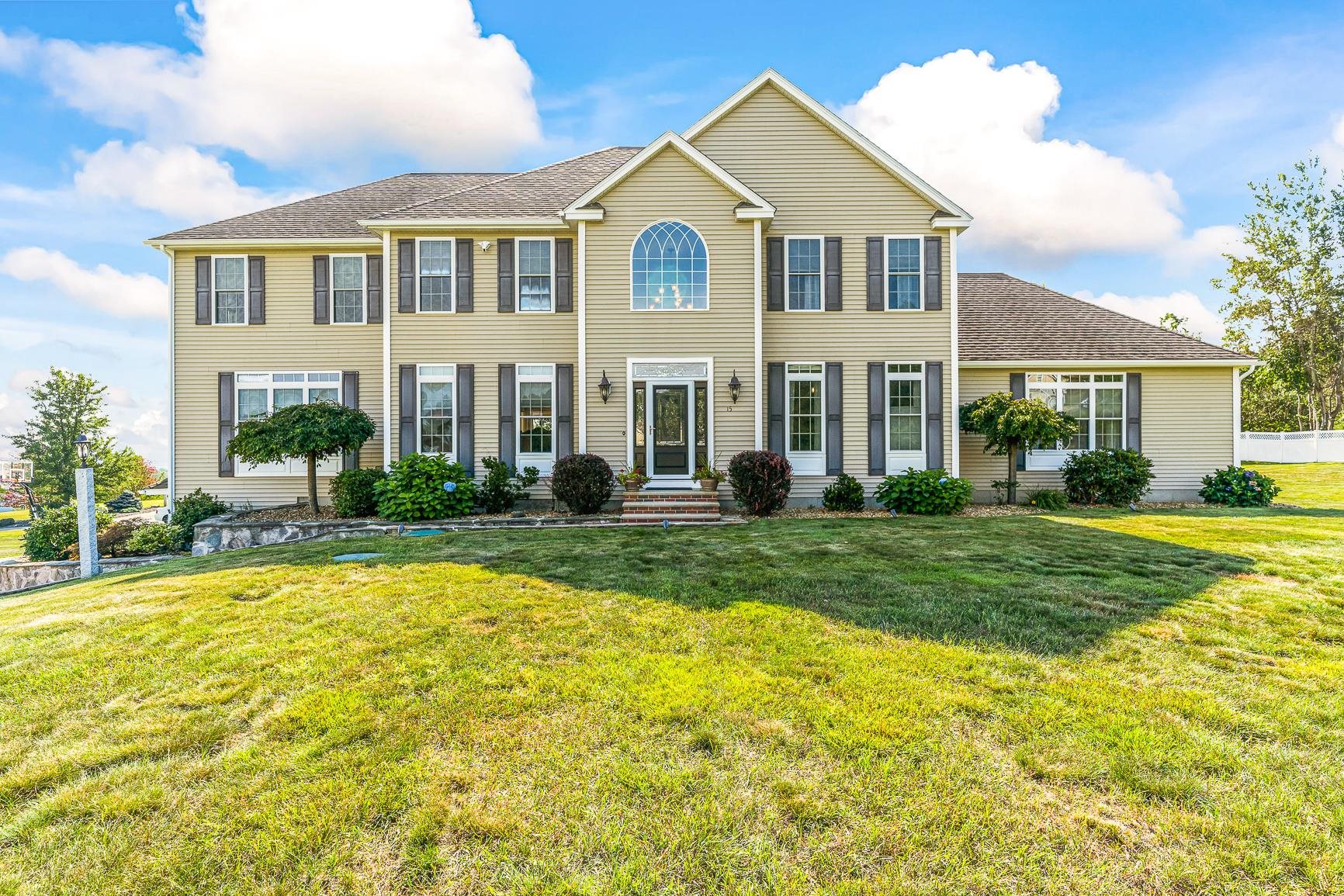 15 Empire Road Pelham, NH 03076 - Photo 1 of 40