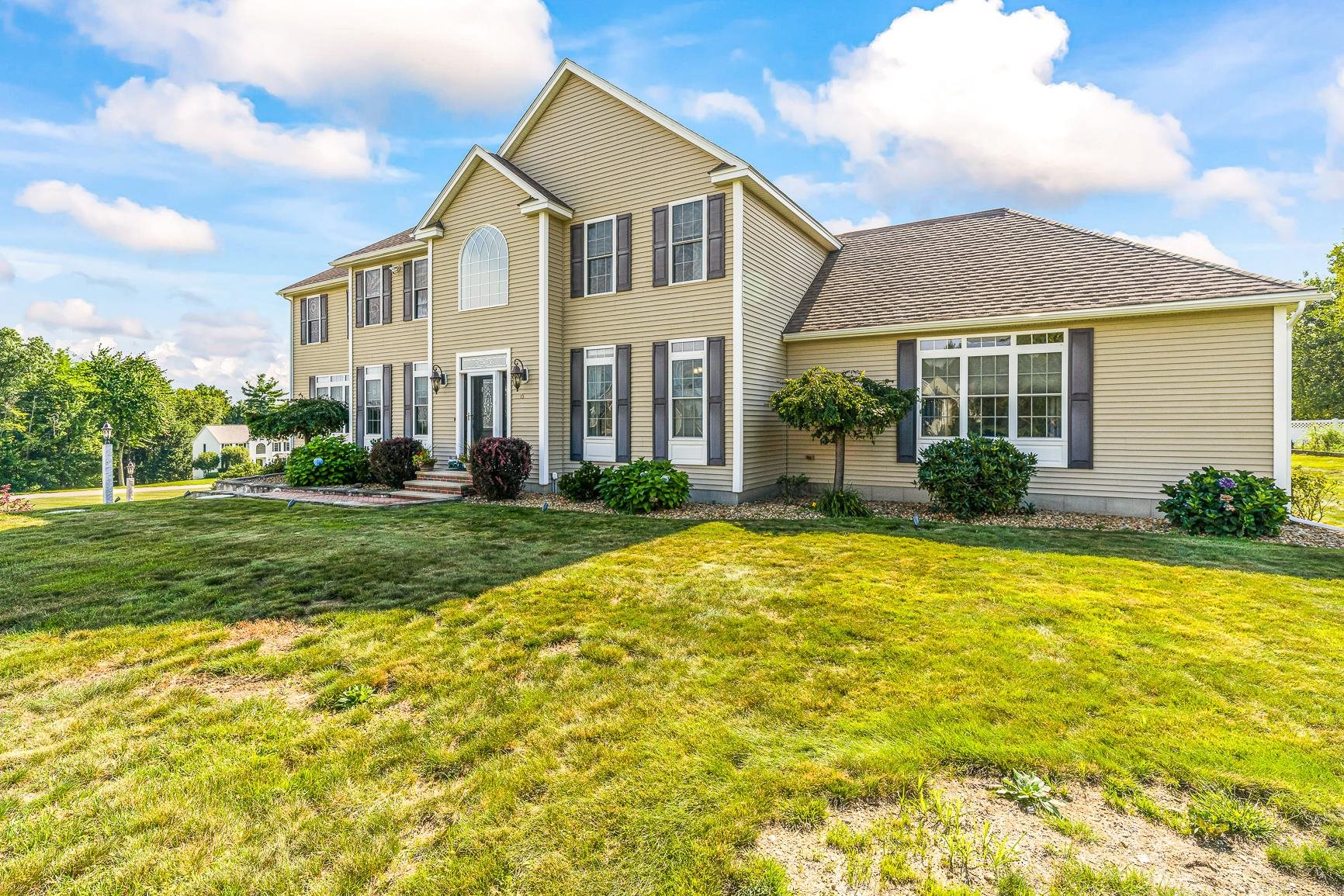 15 Empire Road Pelham, NH 03076 - Photo 2 of 40