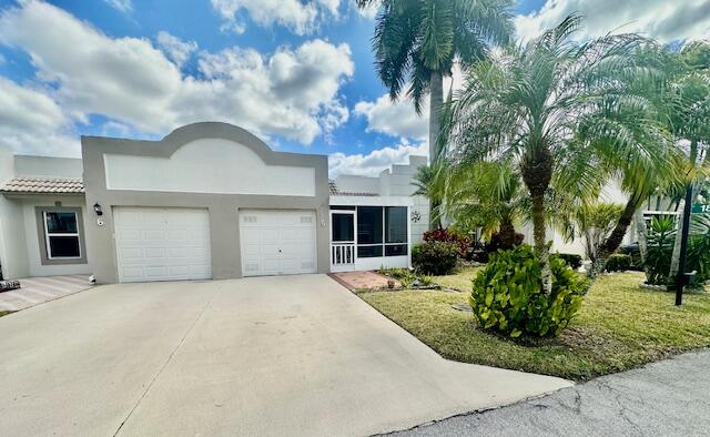 Villa w/1 car garage