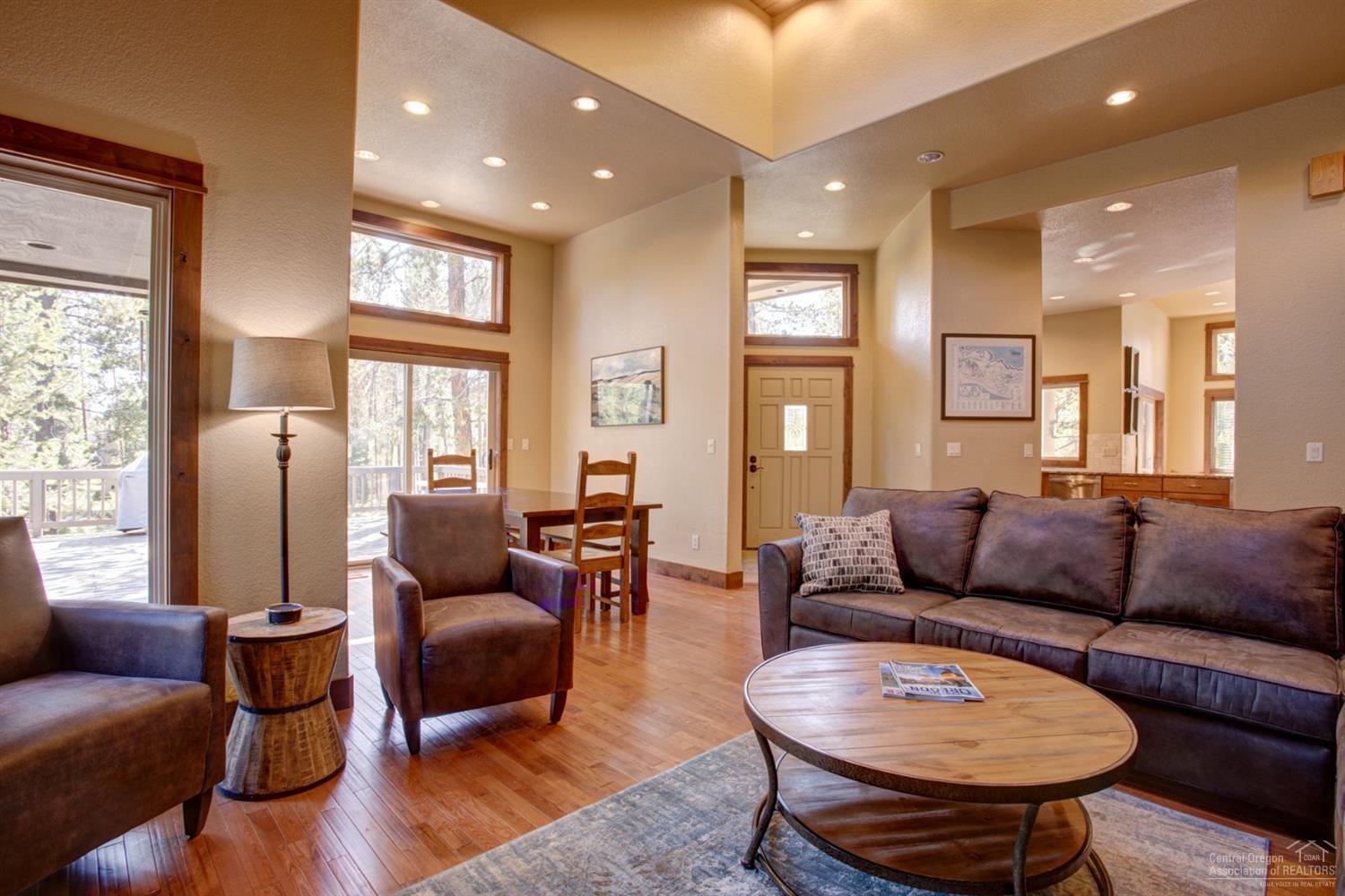18199 Oregon Loop Sunriver, OR 97707 - Photo 4 of 25 Gallery Image 4