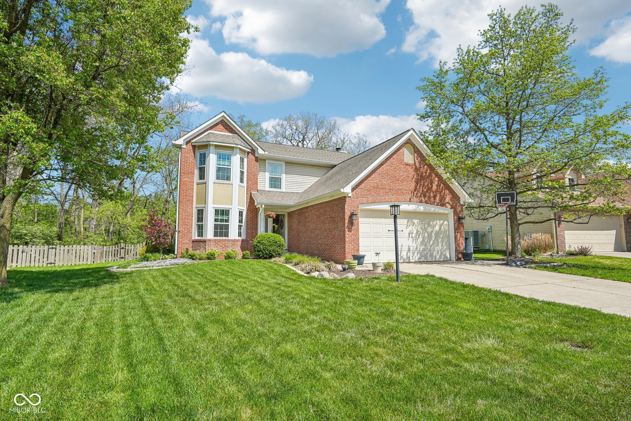 6305 Valleyview Drive Fishers, IN 46038 - Photo 2 of 44
