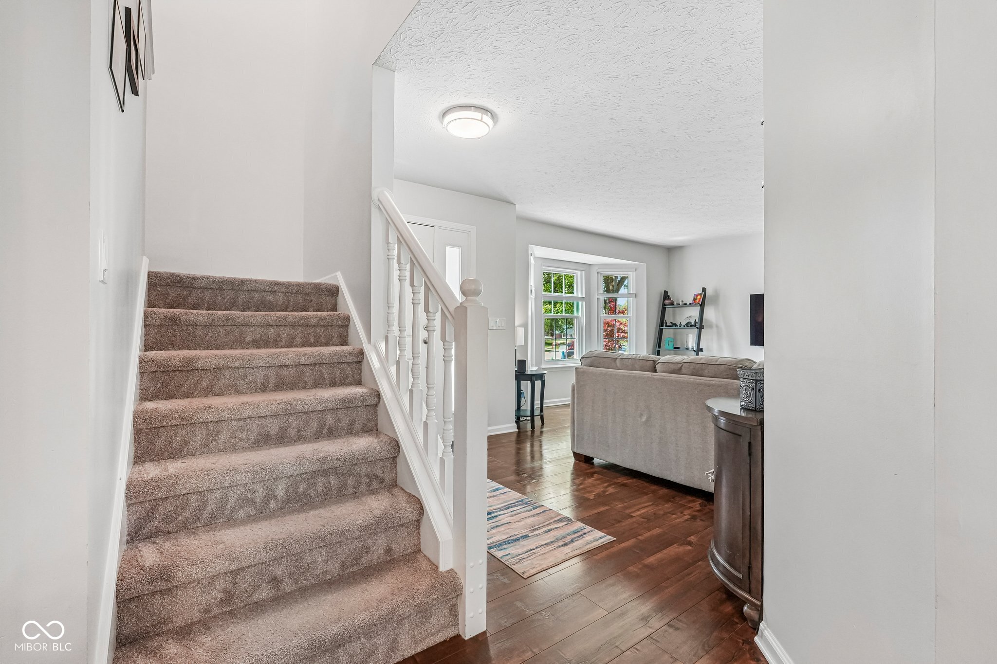 6305 Valleyview Drive Fishers, IN 46038 - Photo 5 of 44