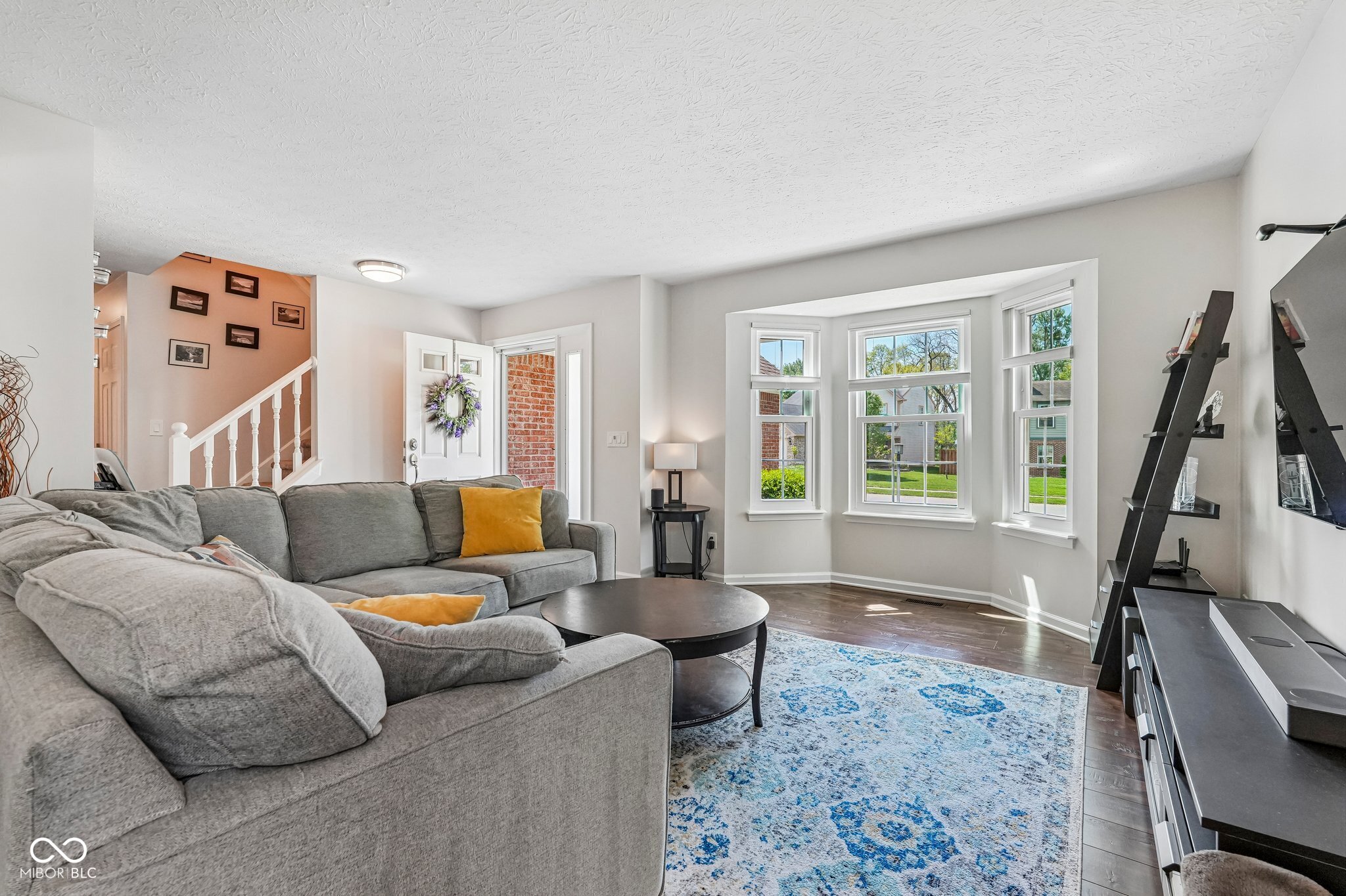 6305 Valleyview Drive Fishers, IN 46038 - Photo 6 of 44