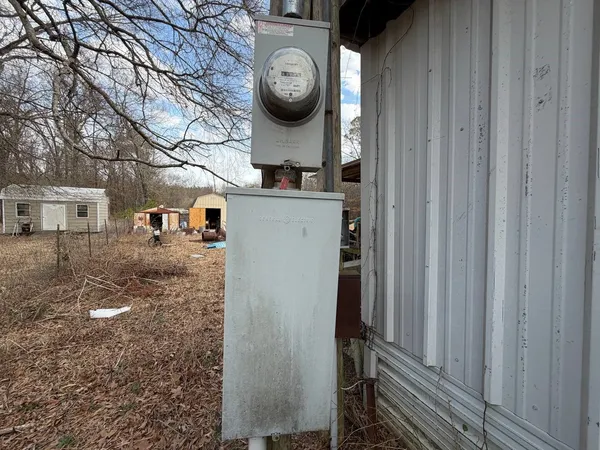 a view of a outdoor space with a house