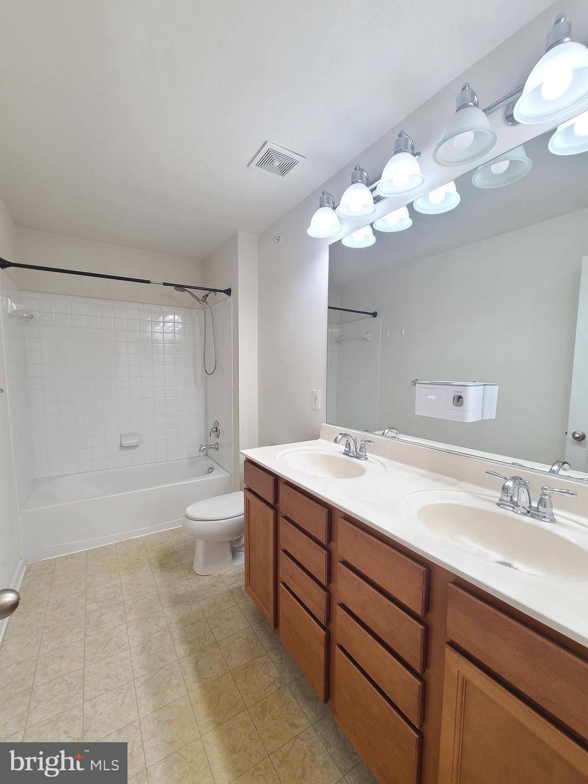 3519 Eagle Ridge Drive Woodbridge, VA 22191 - Photo 36 of 54 Hall bathroom