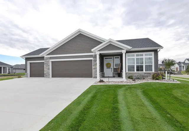 $699,900 | 4078 49th Avenue South, Fargo, ND 58104