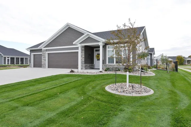 $699,900 | 4078 49th Avenue South, Fargo, ND 58104