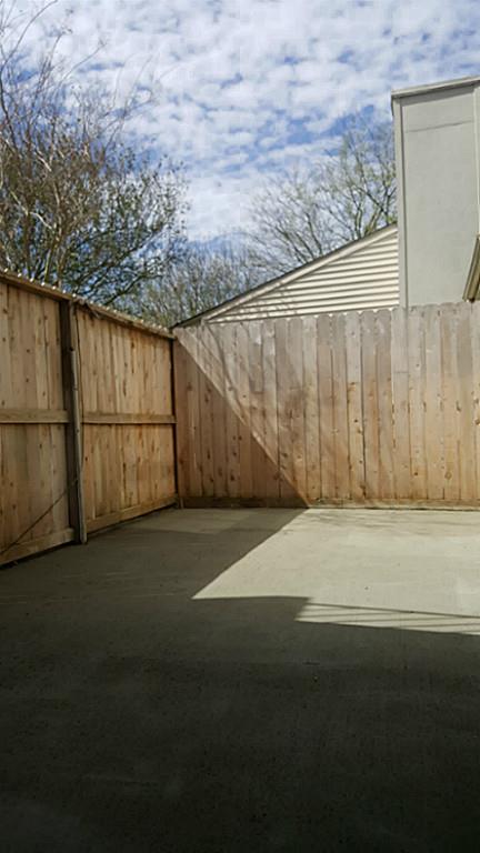 6401 Deihl Road, Unit 1006 Houston, TX 77092 - Photo 16 of 19 a terrace with a outdoor space