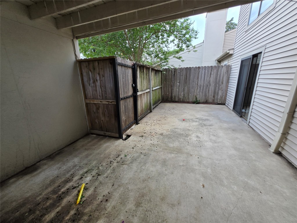6401 Deihl Road, Unit 1006 Houston, TX 77092 - Photo 17 of 19 a view of a backyard