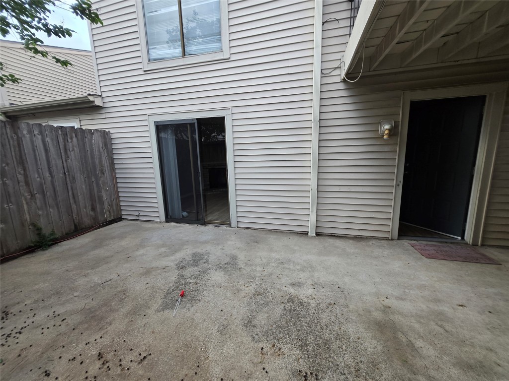 6401 Deihl Road, Unit 1006 Houston, TX 77092 - Photo 18 of 19 a view of a house with garage