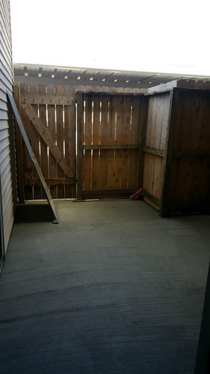 6401 Deihl Road, Unit 1006 Houston, TX 77092 - Photo 18 of 19 a view of a balcony with an outdoor space