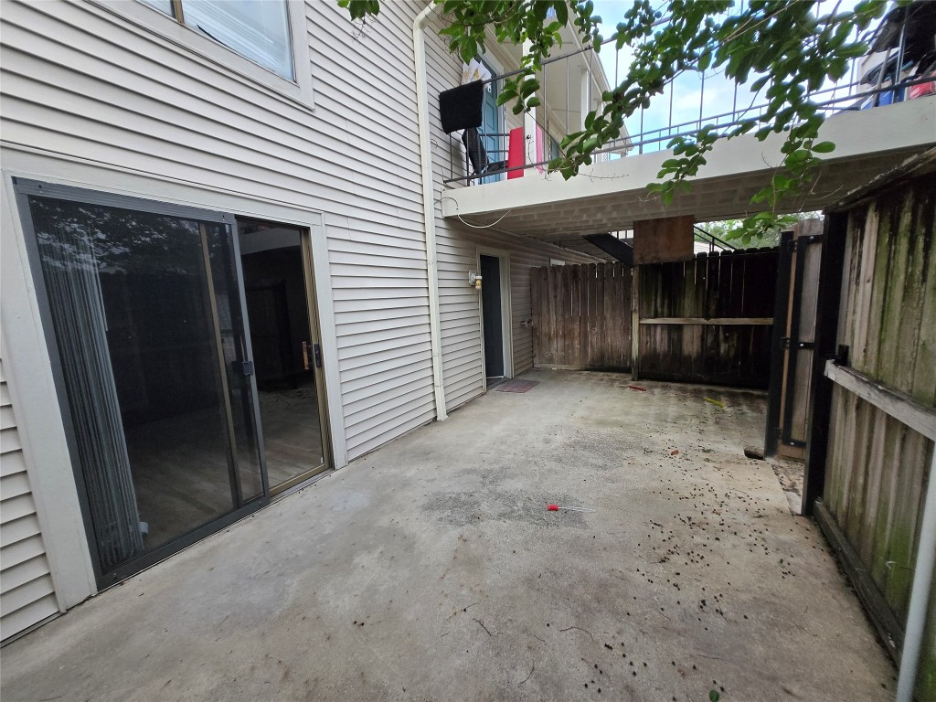 6401 Deihl Road, Unit 1006 Houston, TX 77092 - Photo 19 of 19 a view of a house with a porch